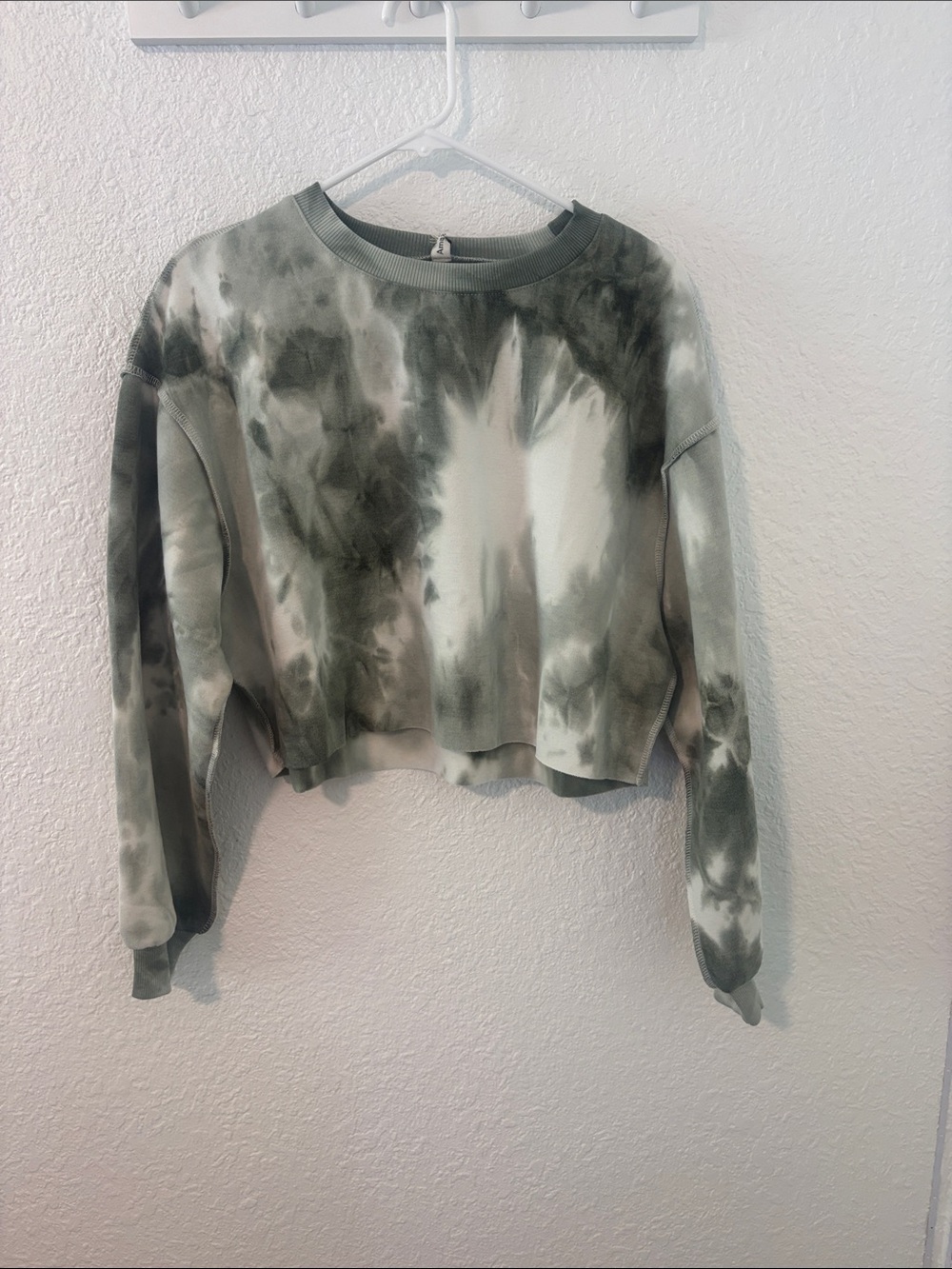 Cropped Tie-Dye Crewneck Sweatshirt - Olive/White